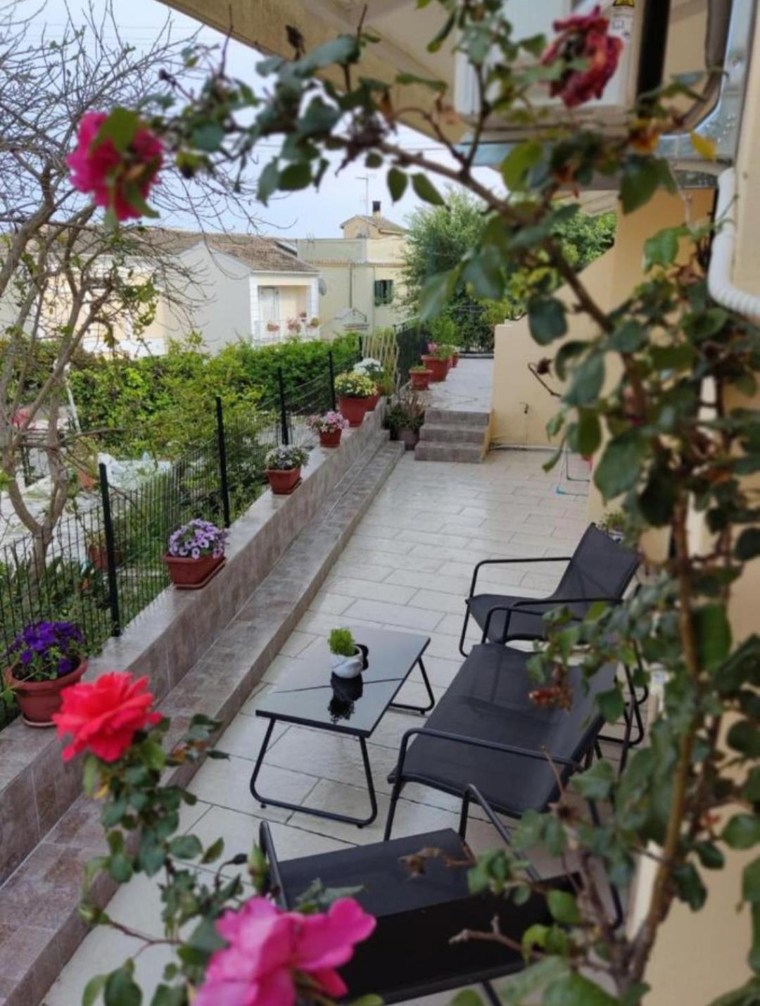 Peters Apartment Corfu (city) Buitenkant foto