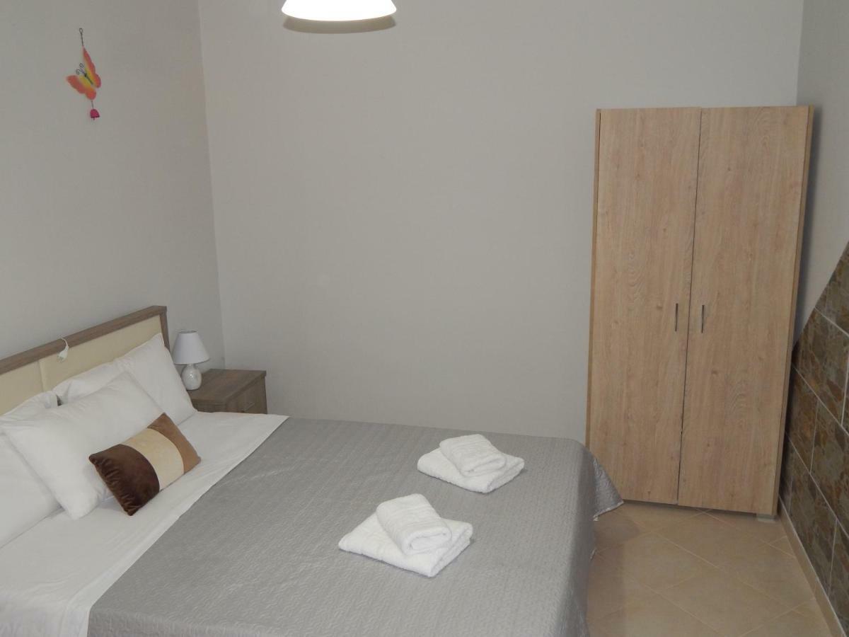 Peters Apartment Corfu (city) Buitenkant foto